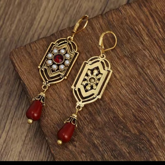 Vintage Marquis Bordo Gold Brass Earrings - Picture 7 of 9